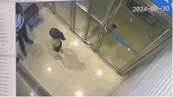 教科書式自救！小女孩走丟，竟用ATM機的世邦緊急對講求助