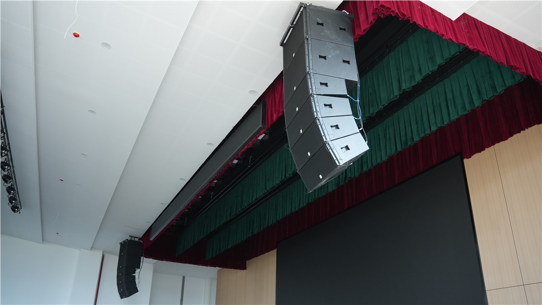 報(bào)告廳擴(kuò)聲選型：線陣列“音箱組合”與“音柱”到底有何區(qū)別？