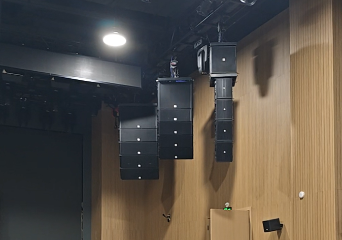 聲學(xué)與力學(xué)的平衡：線陣列系統(tǒng)中低音單元的布局邏輯